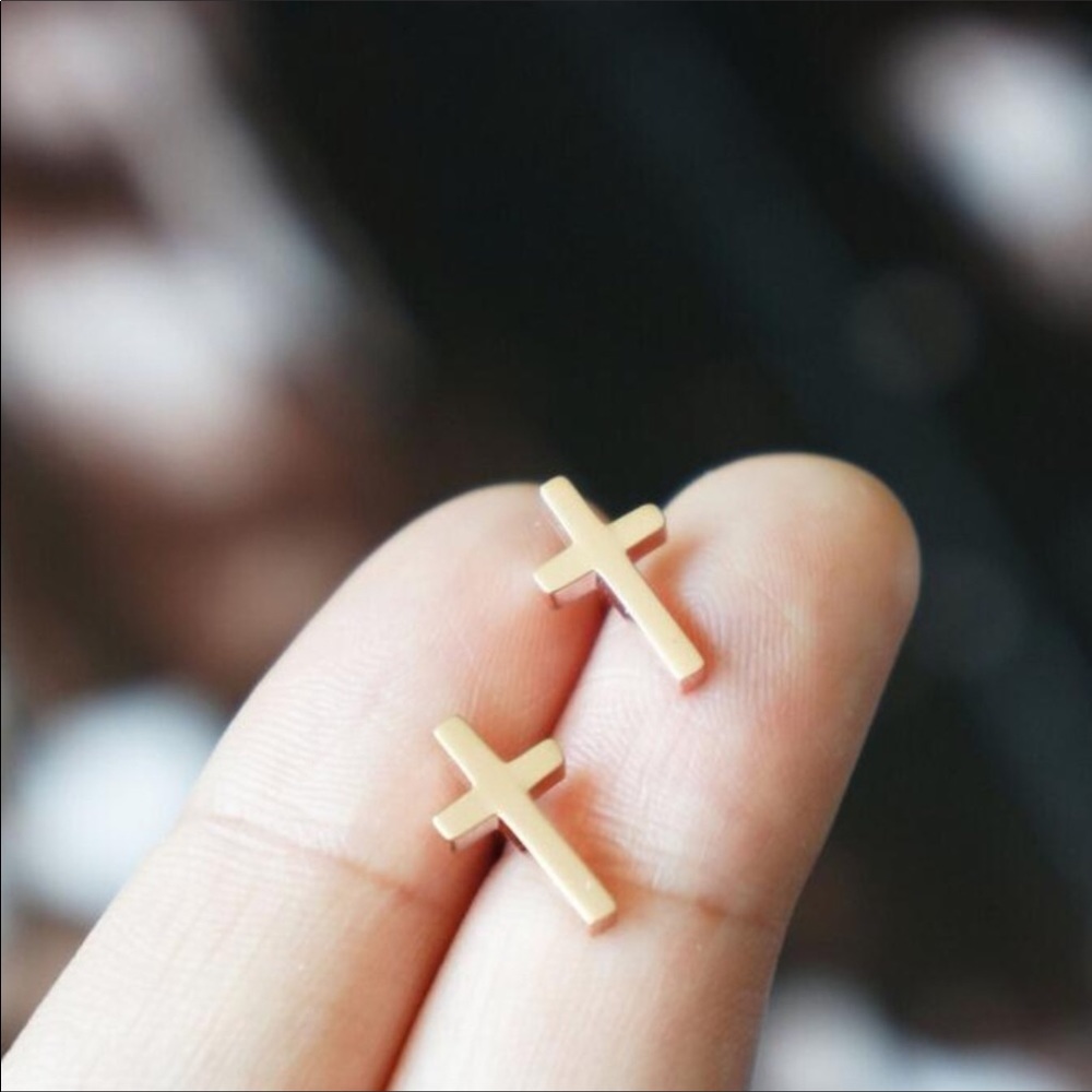 *SOLD* GOLD Cross Stud Earrings!